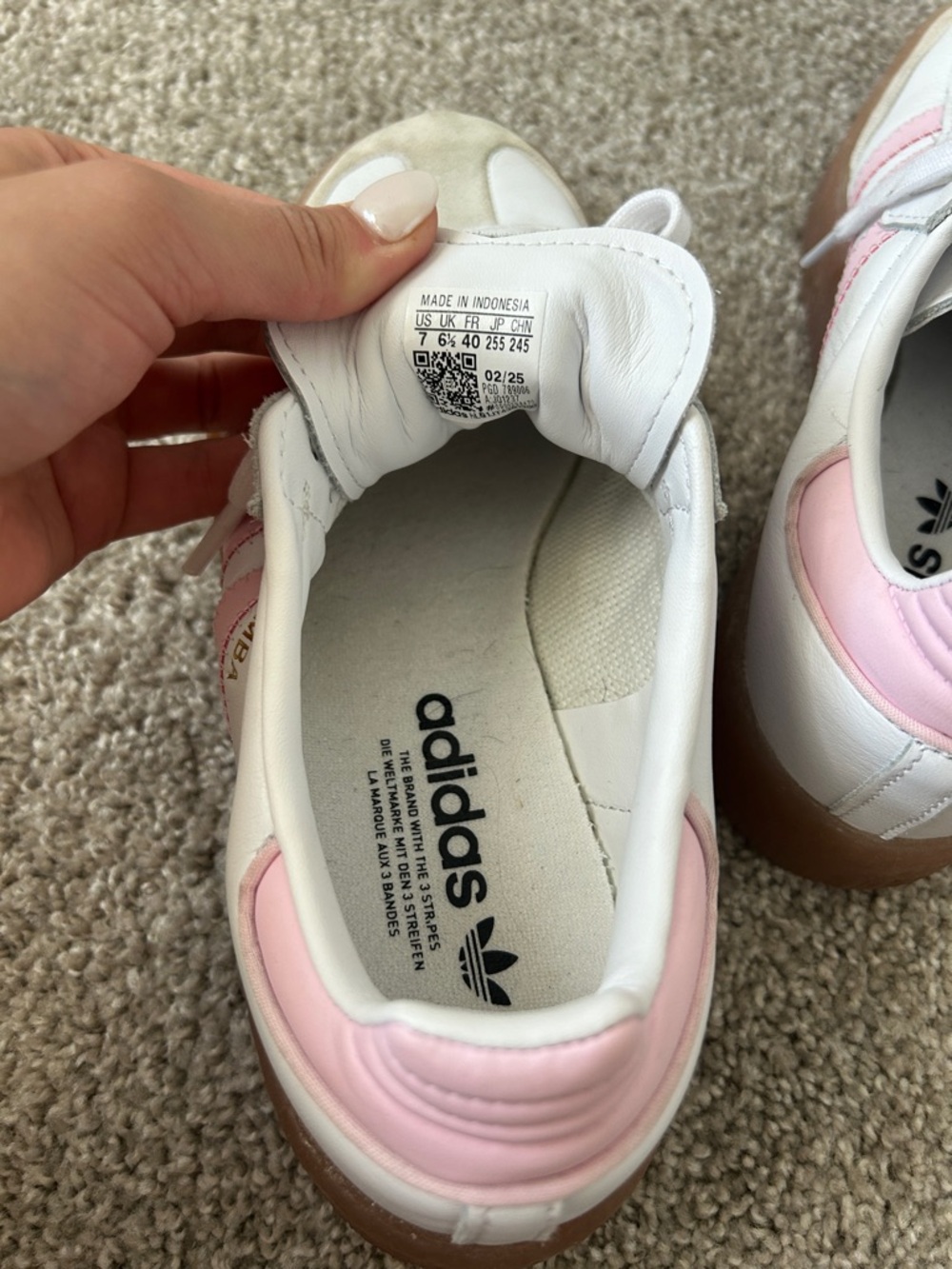 Adidas White and Pink Sambas size 7 IN KIDS - Picture 3 of 5